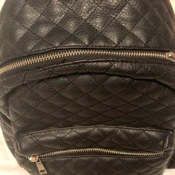 ♠️ NWOT Awesome Black Faux Leather Quilted Diamond Stitch Zip Closure Backpack - Picture 9 of 12